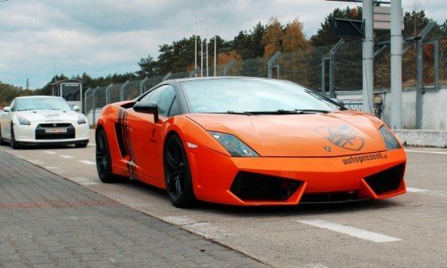 Pomarańczowe Gallardo przód