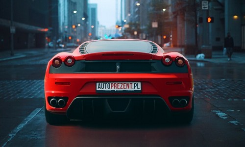 Jazda Ferrari F430 ulicami miast