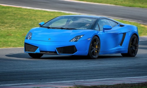 Niebieskie Lamborghini w akcji