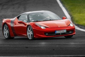 Ferrari 458 Italia na torze wyścigowym