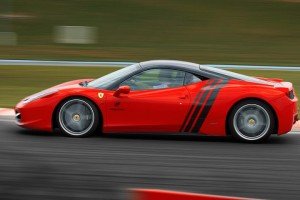 Ferrari bok samochodu