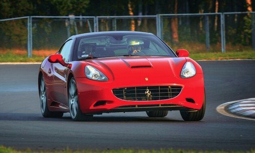 Przód samochodu Ferrari California