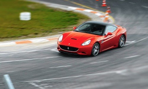 Przód samochodu Ferrari California