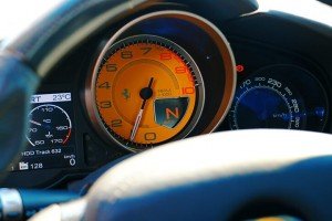 Zegary w samochodzie Ferrari