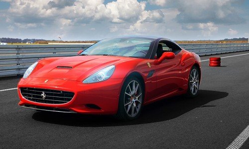 Przód Californi na torze Silesia Ring